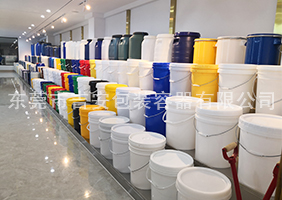 肏屄视频中国大屌吉安容器一楼涂料桶、机油桶展区